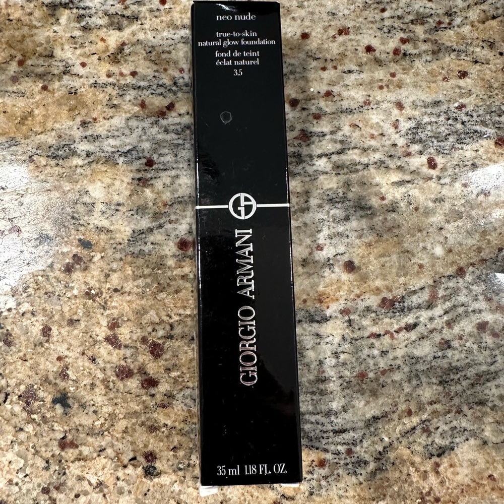 Giorgio Armani neo nude true to skin natural glow foundation 3.5